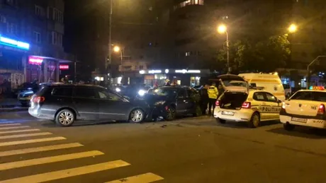 Reacţia violentă a unei femei după ce a descoperit că soţul ei a făcut accident cu amanta în maşină. Poliţiştii nu au reuşit să o calmeze - VIDEO