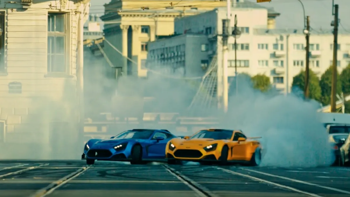 Drift-uri spectaculoase pe străzile din Sankt Petersburg sub privirile polițiștilor- VIDEO