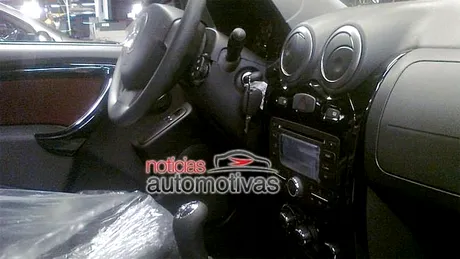 Noi poze spion cu exteriorul şi interiorul lui Sandero facelift