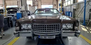 „Iahtul de uscat” care a ajuns la RAR Iași. Cadillac Eldorado are aproape doi metri lățime
