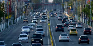 Mit sau realitate: Mașinile care circulă pe un Drum Național au prioritate. Ce reguli se aplică într-o intersecție nedirijată
