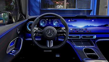 <span class='prepend'>Foto |</span> Mercedes-Benz prezintă interiorul noii Clase C. Un hiper-ecran este dispus pe toată lățimea planșei de bord