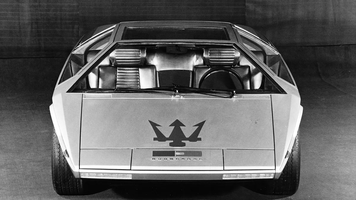 Maserati Boomerang împlinește 50 de ani. Look-ul său este sinonim cu puterea și viteza