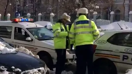 Şi-a parcat ditamai SUV-ul direct în staţia RATB. Poliţia l-a aranjat să ţină minte [VIDEO]