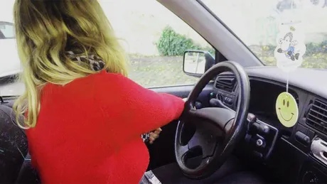 De ce deschid olandezii uşa de la maşină cu mâna dreaptă - VIDEO