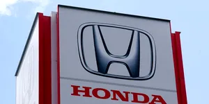 Honda recheamă peste un milion de mașini CR-V și Accord dintr-un motiv neobișnuit: un capac de sticlă se poate desprinde