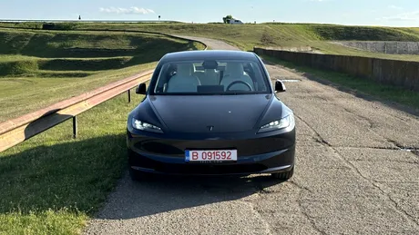 Tesla aduce Grok în România. Asistentul AI ajunge pe Model 3, Model Y, Model S și Model X printr-un update gratuit