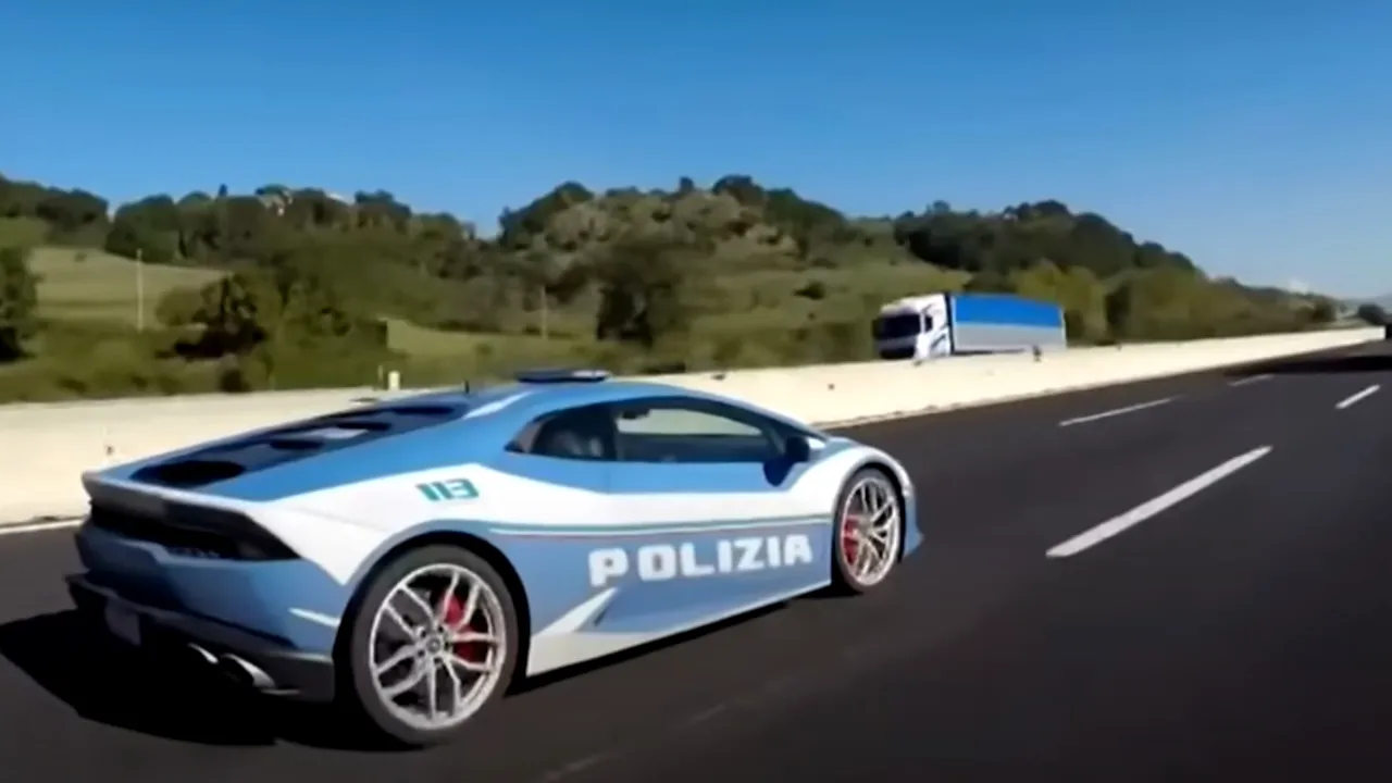 Mașina cu care poliția italiană transportă organe Viteza medie cu care circulă este de 230 de km pe h 1 