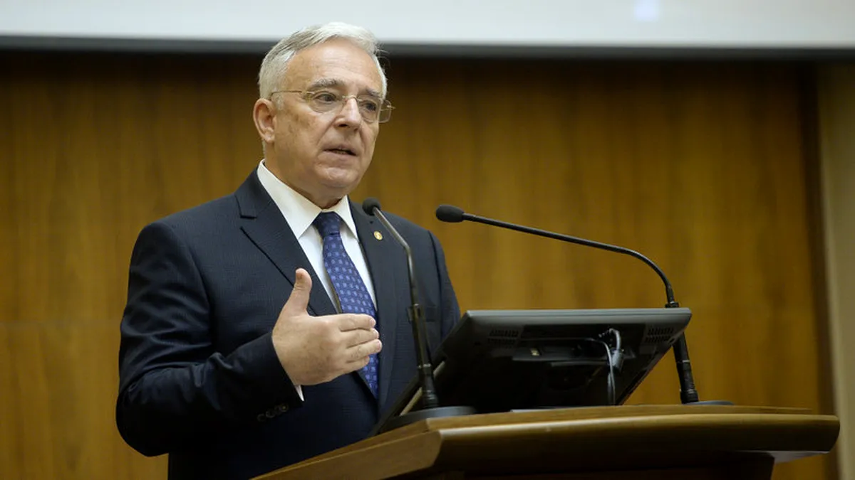 Noul Cod Fiscal, care promitea carburanţi mai ieftini, a fost retrimis în Parlament. Ce spune Mugur Isărescu