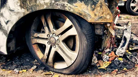 300.000 de posesori de Mercedes riscă să-și vadă mașina în flăcări