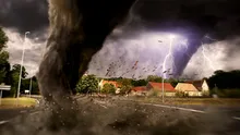 Furtună cu putere de tornadă anunţată de ANM! Celule superlectrice formate de norii Cumulonimbus pot face PRĂPĂD
