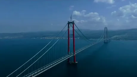 A fost inaugurat cel mai lung pod suspendat din lume. În doar 6 minute ajungi din Europa în Asia
