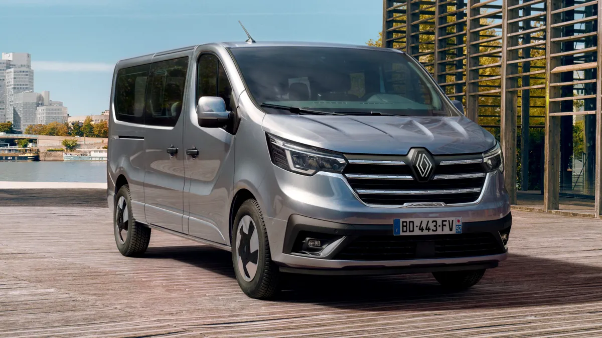Renault Trafic primește o serie de actualizări, printre care frâne mai bune și servodirecție electrică