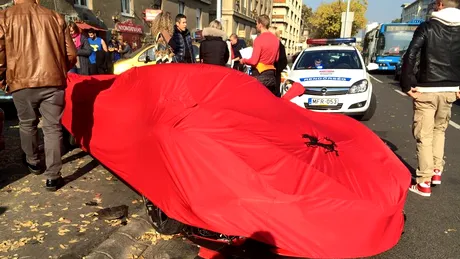 GALERIE FOTO Ceva ce nu vezi în fiecare zi: un LaFerrari scos din uz, după ce a lovit trei maşini în Budapesta