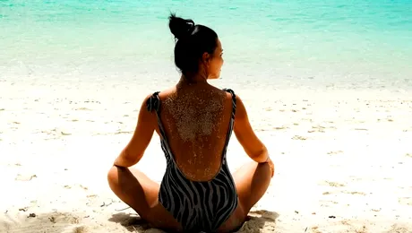 Corina Caragea, în costum de baie. Imagini cu prezentatoarea de la PRO TV dintr-un paradis acvatic