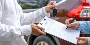 Documentele obligatorii pe care trebuie să le primești la achiziția oricărui autoturism rulat (P)