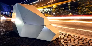 Cine zice că radarele fixe trebuie să fie banale? Aceste „camere Cybertruck” dau amenzi de 1.000$