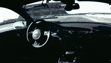 Un Audi RS7 s-a condus singur pe circuitul german Hockenheimring. VIDEO