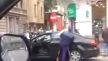 Şoferiţă încătuşată în centrul Bucureştiului, după ce a trecut pe roşu, apoi s-a certat cu poliţia - VIDEO
