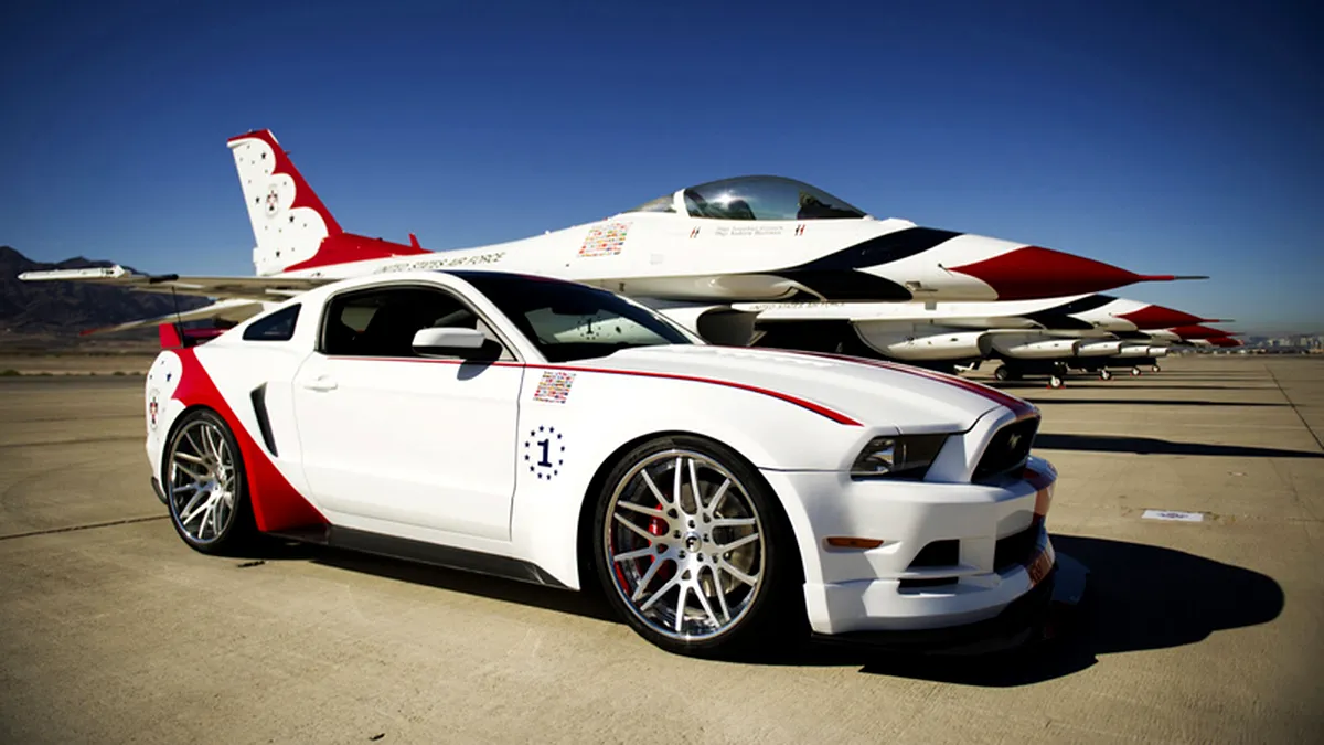 Ford a prezentat modelul unicat Mustang USAF Thunderbirds
