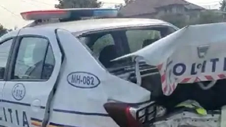 Doi poliţişti au fost răniţi după ce autospeciala în care se aflau a fost lovită din spate