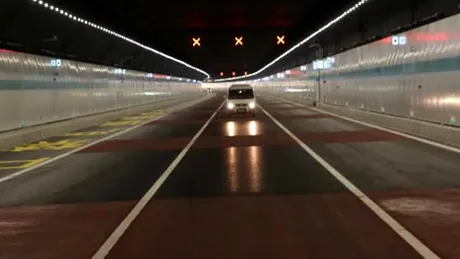 VIDEO. Cum arată tunelul subacvatic prin care trece o autostradă din China