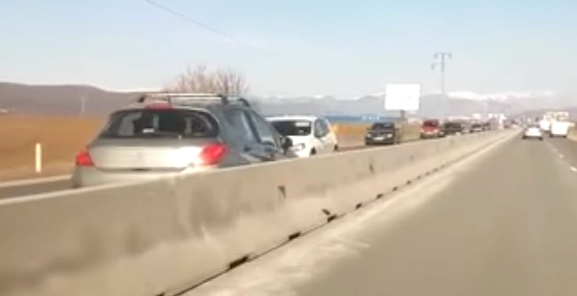 Şofer filmat circulând pe contrasens, pe DN1. Bărbatul le-a spus poliţiştilor că ”a greşit drumul” – VIDEO