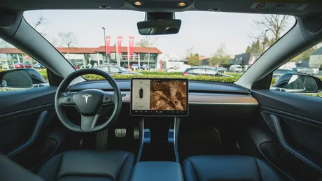 Sistemul de conducere autonomă Tesla va putea fi achiziționat doar pe bază de abonament și în Europa