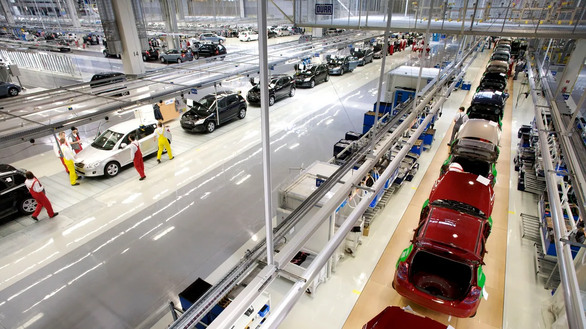 Cum a ajuns o micuță țară din UE o forță în producția auto mondială? E cel mai mare producător de automobile pe cap de locuitor din lume