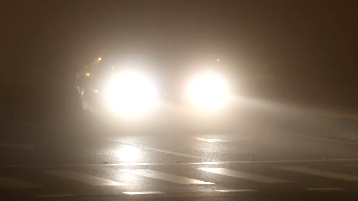 Luminile de ceață: Când trebuie să le aprinzi și în ce situații ești obligat să le stingi? Cât e amenda în aceste situații