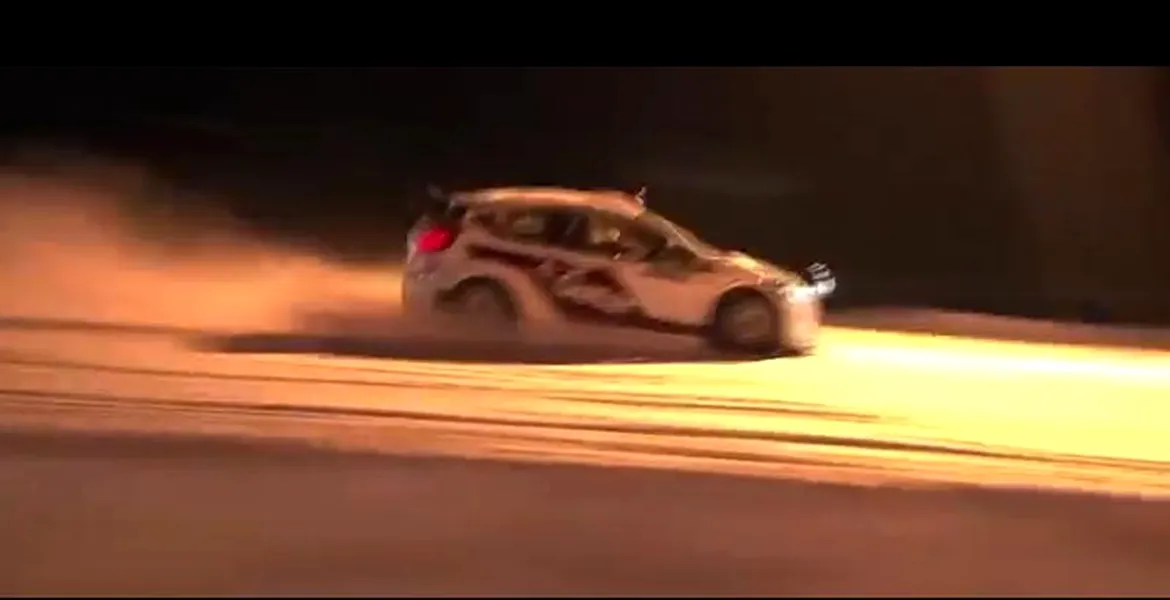 VIDEO: Cea mai lungă săritură pe zăpadă cu o maşină de raliu