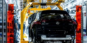 Mercedes-Benz va testa roboți umanoizi în fabricile sale din Germania și Ungaria. Aceștia se vor ocupa de sarcinile repetitive