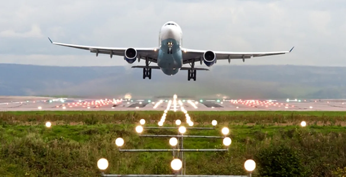 Furtul de maşini e depăşit. Un român a vrut să fure un avion