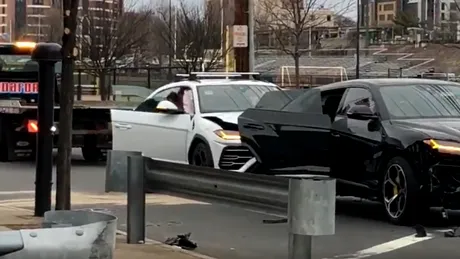 Doi hoți au furat două Lamborghini Urus. Ironia sorții: SUV-urile s-au ciocnit în timp ce încercau să scape de poliție - VIDEO