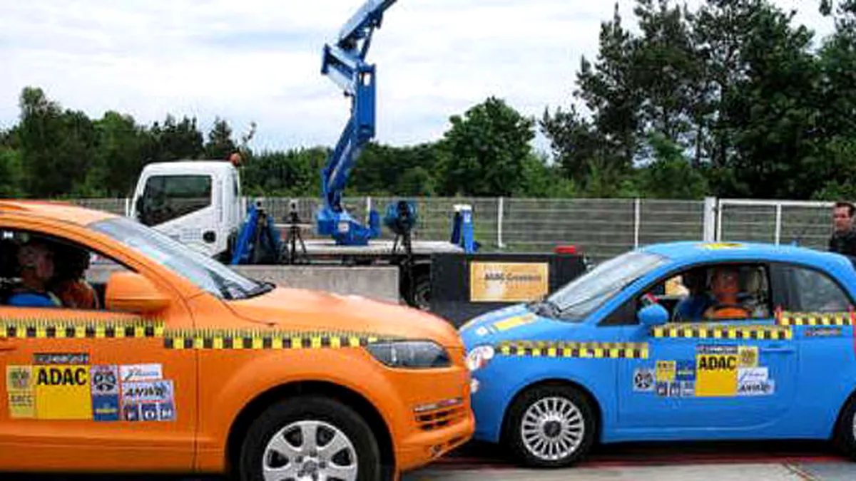 Audi Q7 vs Fiat 500 crash test