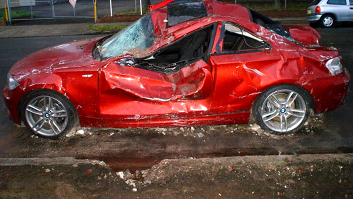 BMW 135i - Accident cu maşina de presă