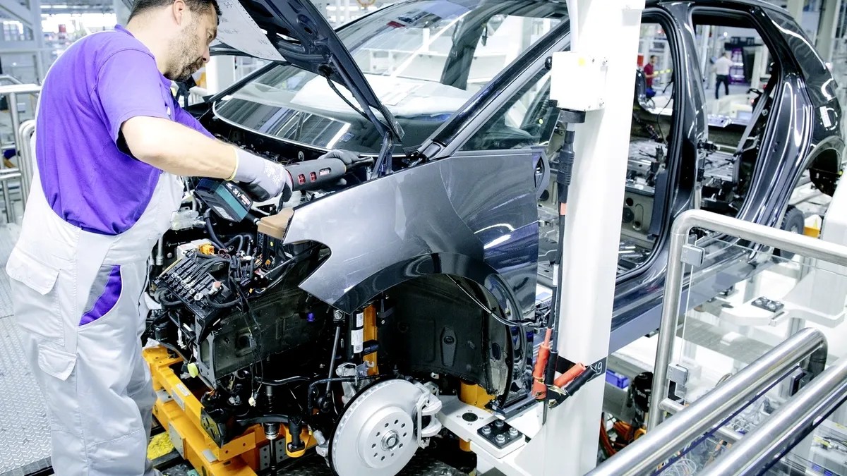 Valoarea de piață a celor mai mari producători auto s-a prăbușit în 2020