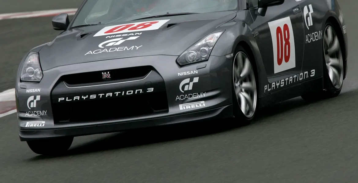 Academia Nissan GT-R