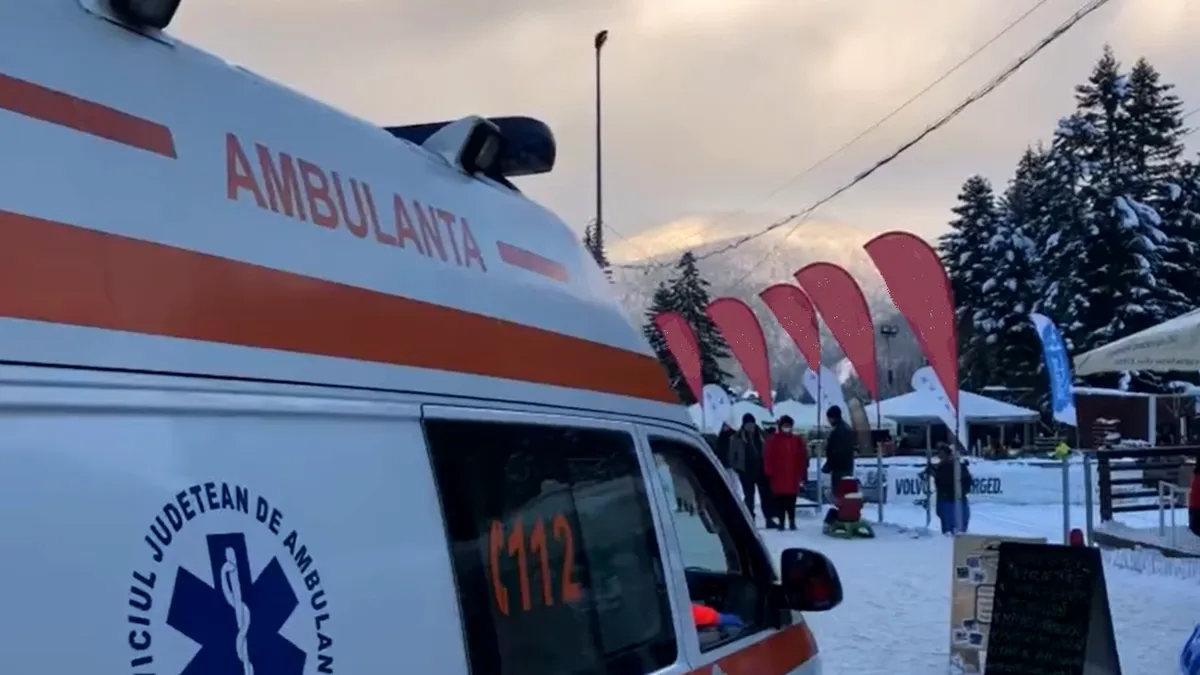 Incident revoltător la Bușteni. Turiștii nu au vrut să lase o ambulanță să intre pe pârtie