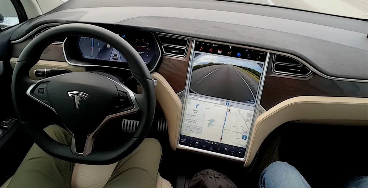 Tesla promite că funcţia Autopilot va putea conduce în mod autonom tot drumul către serviciu