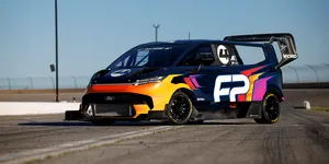 VIDEO – Ford își bate propriul record pe Nurburgring cu o dubă. Timpul a fost mai rapid decât cel stabilit de Mustang GTD