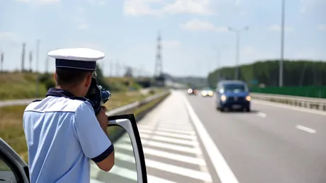 Calculul simplu făcut de Poliţie ne arată că ieşi clar mai bine dacă respecţi viteza legală 