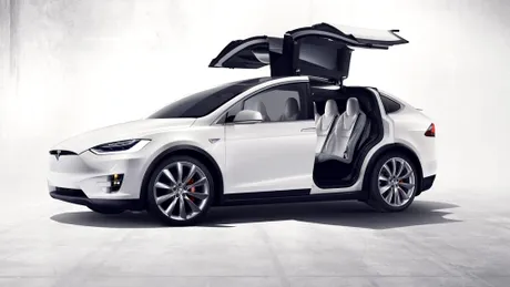 Tesla Model X: primele imagini şi informaţii