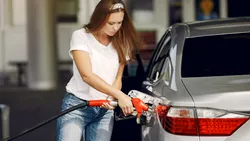 BMW și Toyota lansează un test în condiții reale cu benzină din surse sustenabile