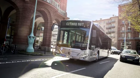 Mercedes-Benz testează în Bucureşti un autobuz cu motor pe gaz natural comprimat - GALERIE FOTO