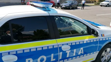 Un tânăr s-a luat la întrecere cu maşina Poliţiei. Cum s-a terminat cursa?