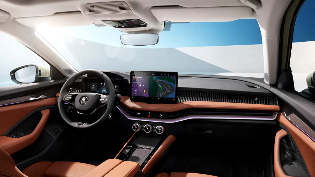 Interioarele noilor Skoda Superb și Kodiaq au fost dezvăluite. În ciuda ecranelor de mari dimensiuni, păstrează comenzi fizice - GALERIE FOTO