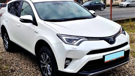 Cu cât vinde Banca Transilvania o Toyota RAV4? SUV-ul japonez oferă un motor hibrid și spațiu din belșug