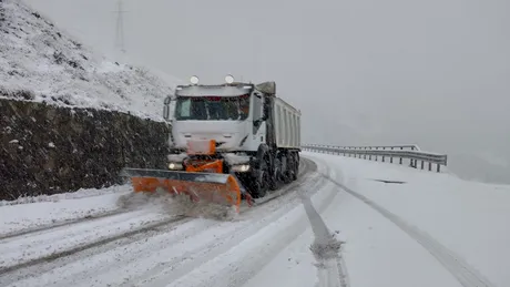 VIDEO. Se circulă în condiții de iarnă în mai multe zone din țară. Avertismentul CNAIR