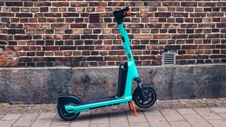 Lege nouă pentru cei care conduc trotinete electrice: Examen scris și testare în poligon. Cine NU trece, nu iese în trafic